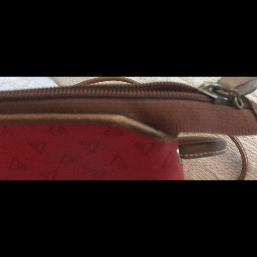 SALE‼️ LIZ CLAIBORNE Red Crossbody Handbag! Cute! - Picture 8 of 14